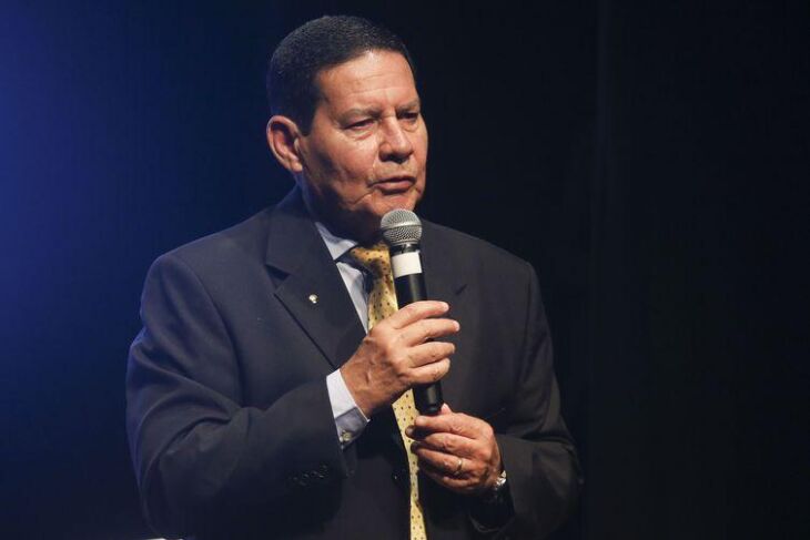 O presidente em exercício, Hamilton Mourão,  recebe parlamentares na Vice-Presidência da República no anexo do Palácio do Planalto