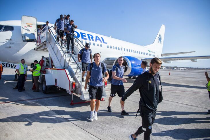 Geromel desembarcou com o Grêmio em Santiago