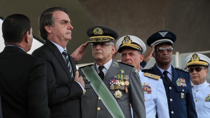 O presidente Bolsonaro na solenidade do Dia do Exército, realizada hoje em Brasília