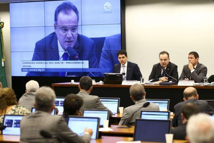 A Comissão Especial da Reforma da Previdência discute o parecer do relator pelo quarto dia