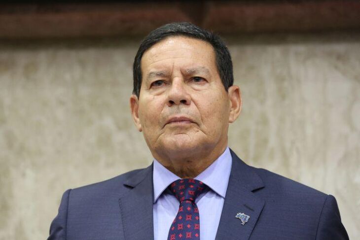 Presidente em exercício, Hamilton Mourão, fez palestra na Associação Comercial do Paraná