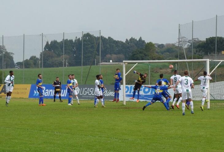 Jogo começou às 11 horas na Arena