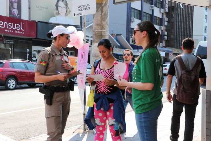 Ação abordou centenas de mulheres