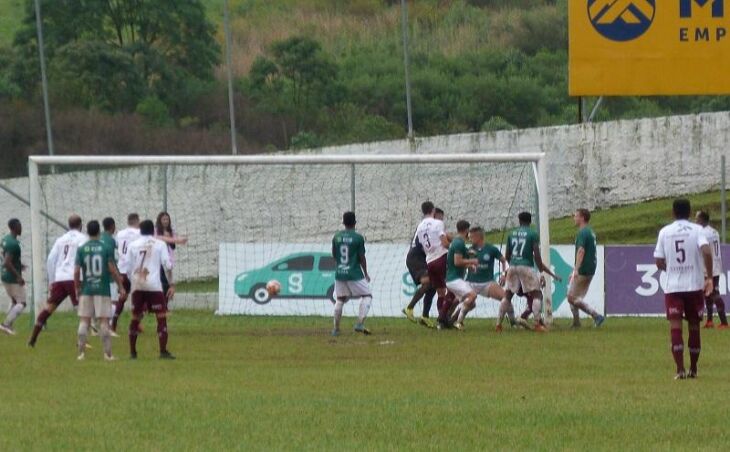 Cassio abriu o marcador para o Caxias