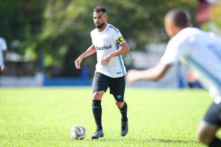 Juntos, mas longe dos gramados. O volante e capitão gremista, Maicon, e a jovem promessa do time de Renato Gaúcho, Matheus Henrique, estarão em Passo Fundo no dia 5 de março para uma conversa com os torcedores locais e dos consulados do Grêmio da reg